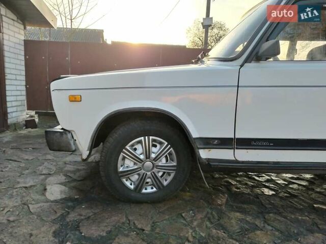 Білий ВАЗ 2105, об'ємом двигуна 1.5 л та пробігом 228 тис. км за 1020 $, фото 13 на Automoto.ua