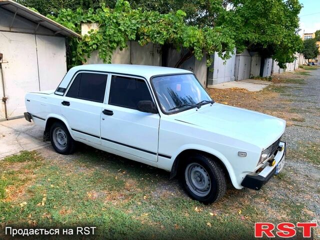 Белый ВАЗ 2105, объемом двигателя 1.5 л и пробегом 200 тыс. км за 750 $, фото 3 на Automoto.ua