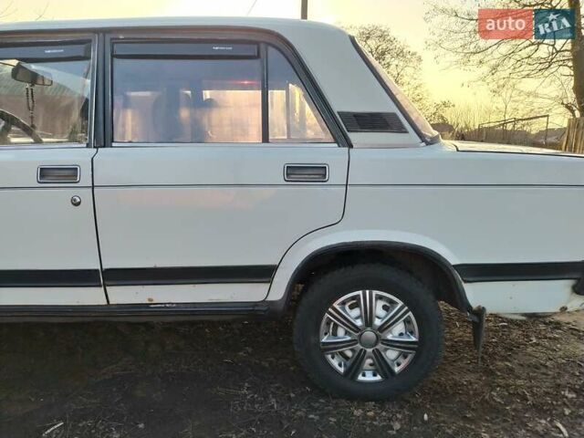 Білий ВАЗ 2105, об'ємом двигуна 1.5 л та пробігом 228 тис. км за 1020 $, фото 12 на Automoto.ua