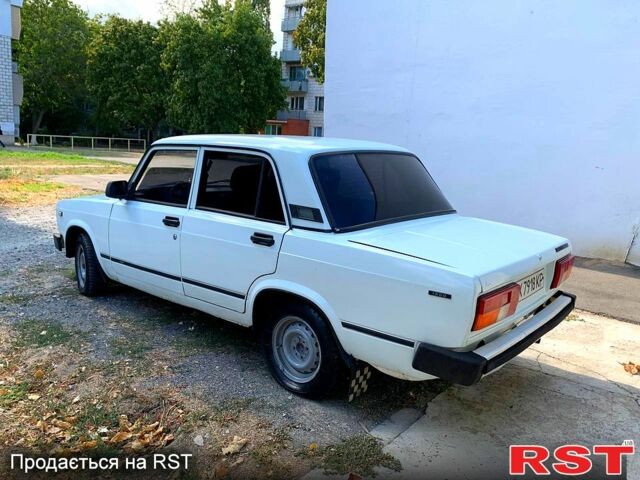 Белый ВАЗ 2105, объемом двигателя 1.5 л и пробегом 200 тыс. км за 750 $, фото 1 на Automoto.ua