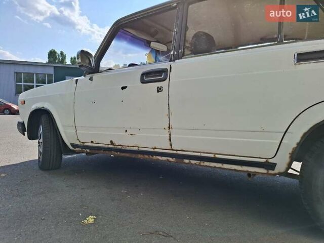 Белый ВАЗ 2105, объемом двигателя 1.5 л и пробегом 300 тыс. км за 700 $, фото 1 на Automoto.ua