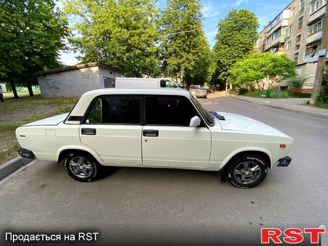 Белый ВАЗ 2105, объемом двигателя 1.5 л и пробегом 92 тыс. км за 900 $, фото 2 на Automoto.ua