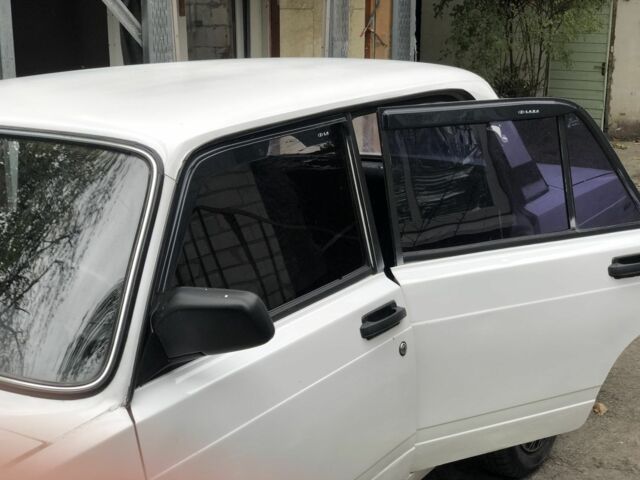 Белый ВАЗ 2105, объемом двигателя 1.3 л и пробегом 200 тыс. км за 556 $, фото 5 на Automoto.ua