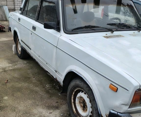 Белый ВАЗ 2105, объемом двигателя 1.3 л и пробегом 20 тыс. км за 523 $, фото 2 на Automoto.ua
