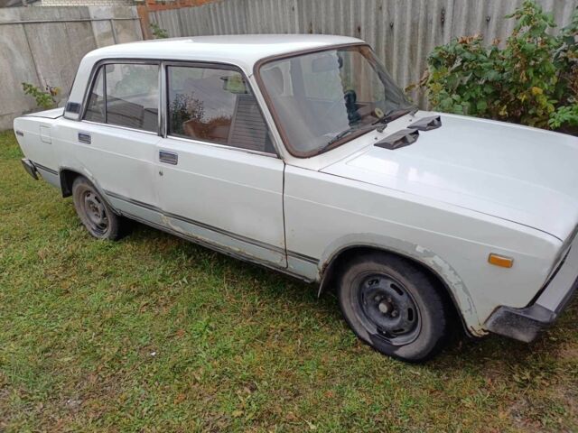 Белый ВАЗ 2105, объемом двигателя 0 л и пробегом 50 тыс. км за 365 $, фото 2 на Automoto.ua