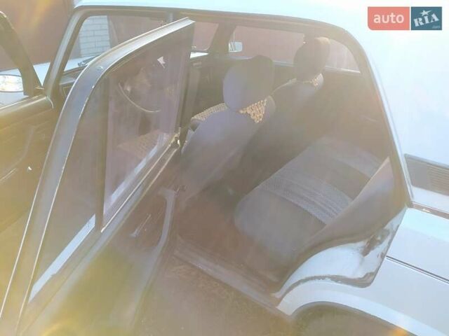 Білий ВАЗ 2105, об'ємом двигуна 1.5 л та пробігом 228 тис. км за 1020 $, фото 15 на Automoto.ua
