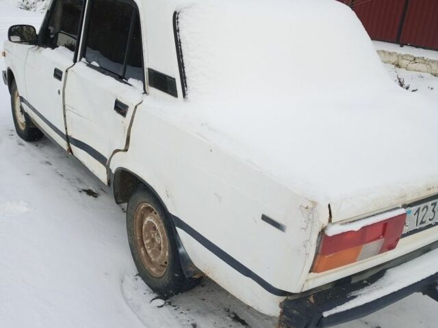 Белый ВАЗ 2105, объемом двигателя 0 л и пробегом 46 тыс. км за 250 $, фото 4 на Automoto.ua