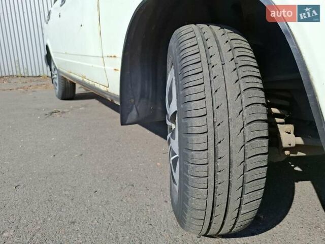 Белый ВАЗ 2105, объемом двигателя 1.5 л и пробегом 300 тыс. км за 700 $, фото 4 на Automoto.ua