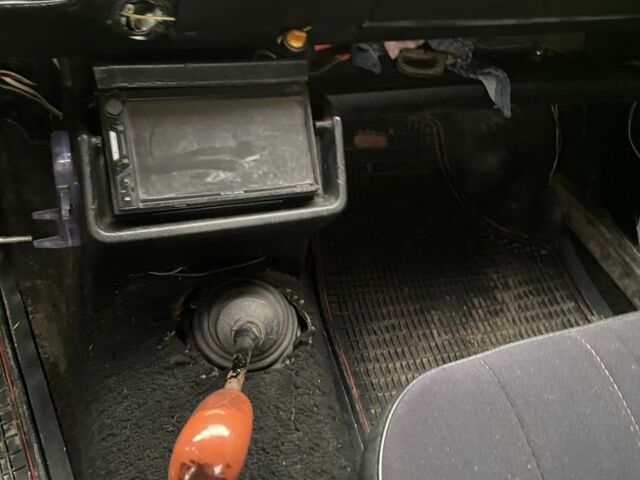 Білий ВАЗ 2105, об'ємом двигуна 1.5 л та пробігом 150 тис. км за 614 $, фото 6 на Automoto.ua