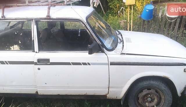 Белый ВАЗ 2105, объемом двигателя 0 л и пробегом 200 тыс. км за 359 $, фото 2 на Automoto.ua