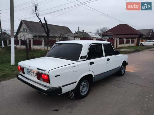 Білий ВАЗ 2105, об'ємом двигуна 1.5 л та пробігом 150 тис. км за 700 $, фото 1 на Automoto.ua