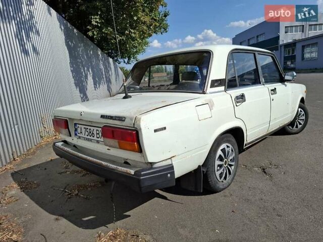 Белый ВАЗ 2105, объемом двигателя 1.5 л и пробегом 300 тыс. км за 700 $, фото 3 на Automoto.ua