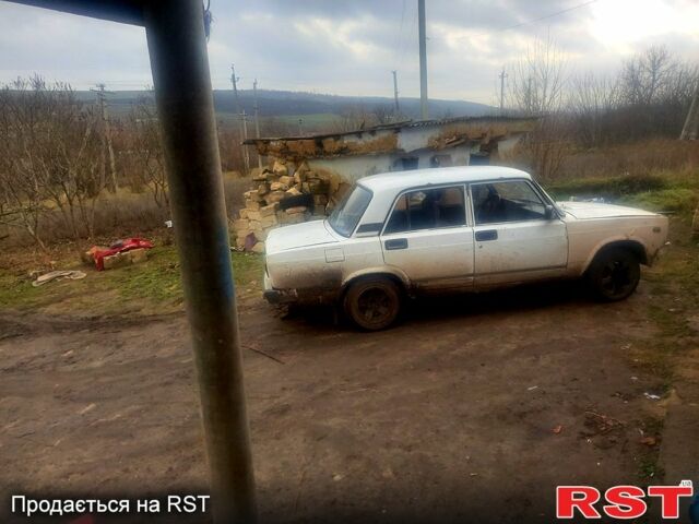 Білий ВАЗ 2105, об'ємом двигуна 1.5 л та пробігом 200 тис. км за 650 $, фото 4 на Automoto.ua