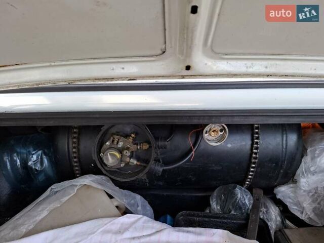 Белый ВАЗ 2105, объемом двигателя 1.5 л и пробегом 300 тыс. км за 700 $, фото 6 на Automoto.ua