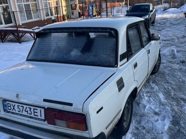 Белый ВАЗ 2105, объемом двигателя 1.5 л и пробегом 300 тыс. км за 628 $, фото 3 на Automoto.ua
