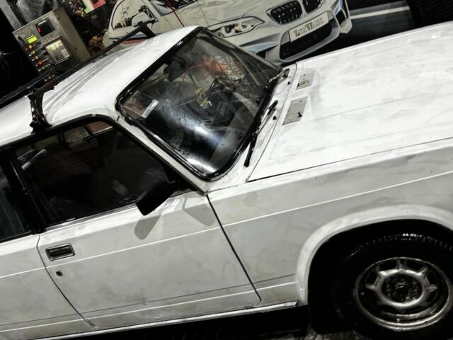 Белый ВАЗ 2105, объемом двигателя 1.5 л и пробегом 94 тыс. км за 450 $, фото 6 на Automoto.ua