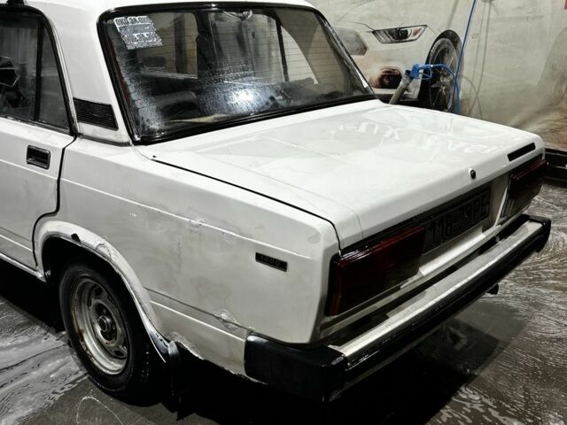 Белый ВАЗ 2105, объемом двигателя 1.5 л и пробегом 94 тыс. км за 450 $, фото 4 на Automoto.ua