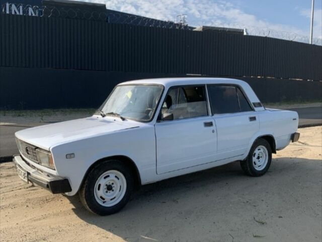 Белый ВАЗ 2105, объемом двигателя 1.5 л и пробегом 10 тыс. км за 913 $, фото 2 на Automoto.ua