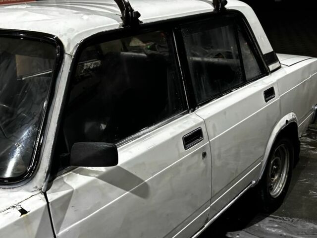 Белый ВАЗ 2105, объемом двигателя 1.5 л и пробегом 94 тыс. км за 450 $, фото 3 на Automoto.ua