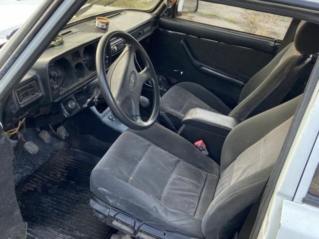 Белый ВАЗ 2105, объемом двигателя 1.7 л и пробегом 3 тыс. км за 473 $, фото 4 на Automoto.ua