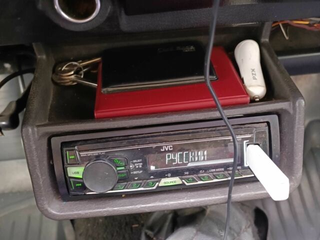 Белый ВАЗ 2105, объемом двигателя 1.5 л и пробегом 80 тыс. км за 1250 $, фото 10 на Automoto.ua