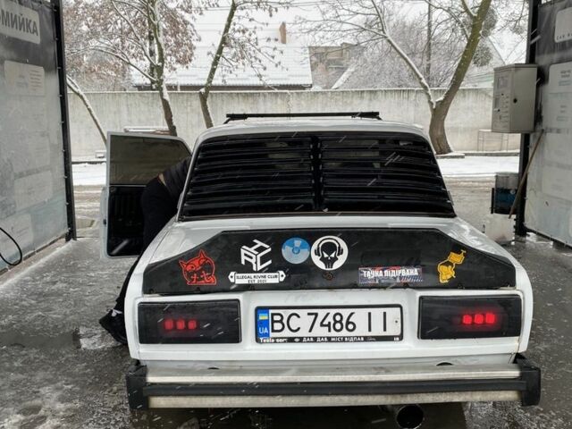 Белый ВАЗ 2105, объемом двигателя 1.5 л и пробегом 3 тыс. км за 900 $, фото 5 на Automoto.ua