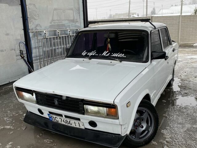 Белый ВАЗ 2105, объемом двигателя 1.5 л и пробегом 3 тыс. км за 900 $, фото 4 на Automoto.ua