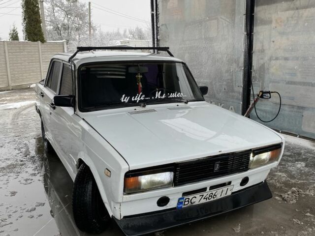 Белый ВАЗ 2105, объемом двигателя 1.5 л и пробегом 3 тыс. км за 900 $, фото 3 на Automoto.ua
