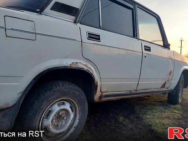 Белый ВАЗ 2105, объемом двигателя 15 л и пробегом 0 тыс. км за 415 $, фото 4 на Automoto.ua