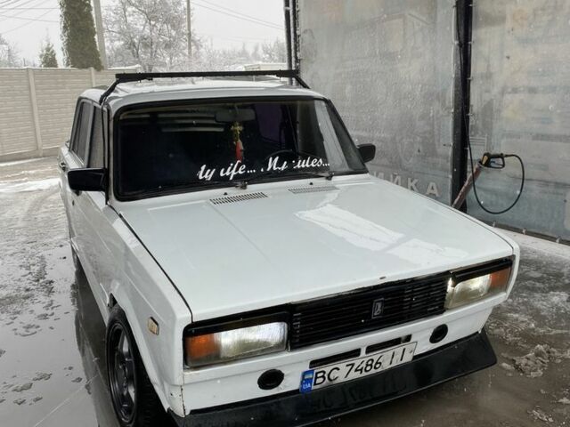 Белый ВАЗ 2105, объемом двигателя 1.5 л и пробегом 3 тыс. км за 900 $, фото 2 на Automoto.ua