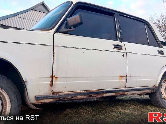 Белый ВАЗ 2105, объемом двигателя 15 л и пробегом 0 тыс. км за 415 $, фото 5 на Automoto.ua