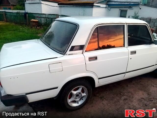 Белый ВАЗ 2105, объемом двигателя 1.5 л и пробегом 150 тыс. км за 800 $, фото 4 на Automoto.ua
