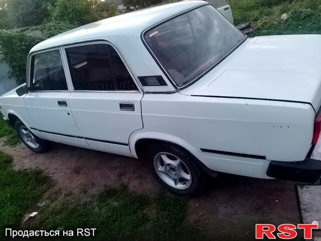 Белый ВАЗ 2105, объемом двигателя 1.5 л и пробегом 150 тыс. км за 800 $, фото 6 на Automoto.ua