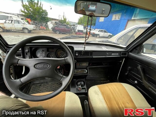 Белый ВАЗ 2105, объемом двигателя 1.5 л и пробегом 50 тыс. км за 850 $, фото 5 на Automoto.ua