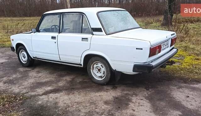 Белый ВАЗ 2105, объемом двигателя 1.5 л и пробегом 100 тыс. км за 750 $, фото 3 на Automoto.ua