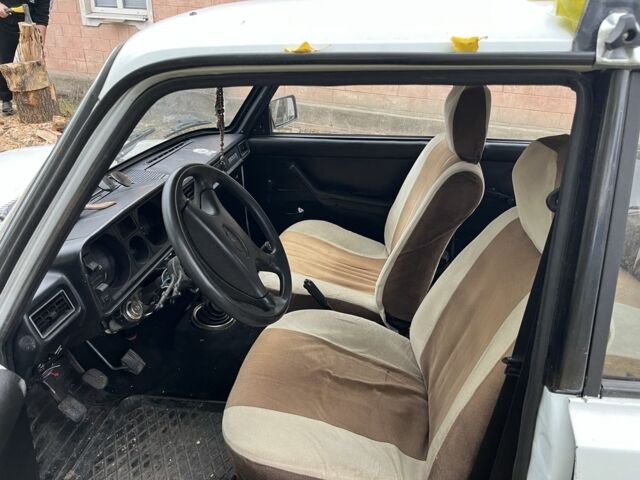 Білий ВАЗ 2105, об'ємом двигуна 1.5 л та пробігом 1 тис. км за 953 $, фото 5 на Automoto.ua