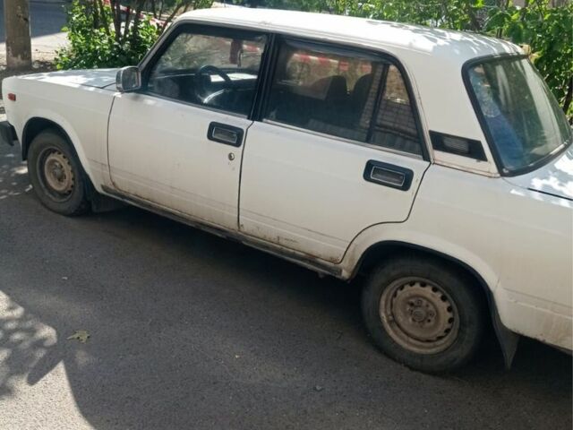 Белый ВАЗ 2105, объемом двигателя 1.5 л и пробегом 200 тыс. км за 524 $, фото 1 на Automoto.ua