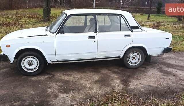 Белый ВАЗ 2105, объемом двигателя 1.5 л и пробегом 100 тыс. км за 850 $, фото 2 на Automoto.ua