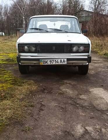 Белый ВАЗ 2105, объемом двигателя 1.5 л и пробегом 100 тыс. км за 850 $, фото 1 на Automoto.ua