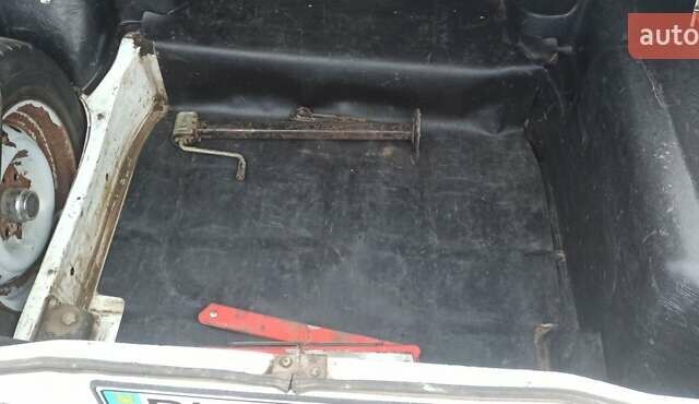 Белый ВАЗ 2105, объемом двигателя 1.5 л и пробегом 100 тыс. км за 850 $, фото 18 на Automoto.ua