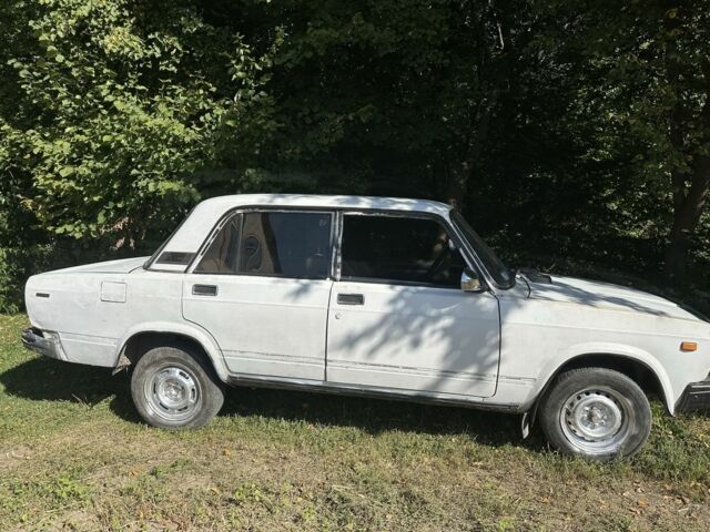 Белый ВАЗ 2105, объемом двигателя 1.5 л и пробегом 90 тыс. км за 550 $, фото 3 на Automoto.ua