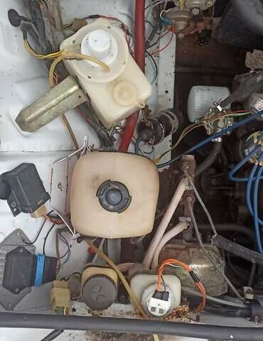 Белый ВАЗ 2105, объемом двигателя 1.5 л и пробегом 100 тыс. км за 850 $, фото 13 на Automoto.ua