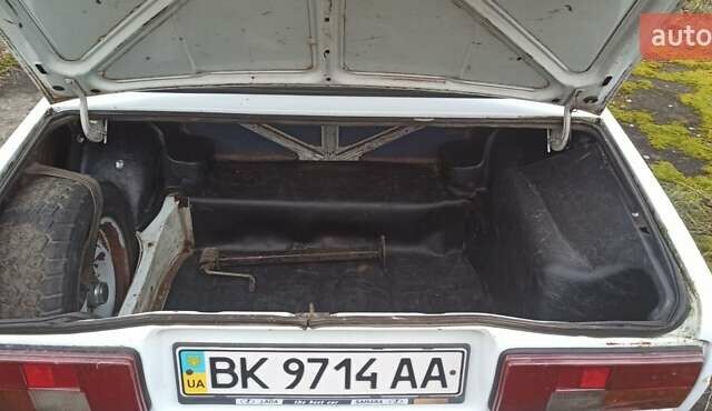 Белый ВАЗ 2105, объемом двигателя 1.5 л и пробегом 100 тыс. км за 750 $, фото 17 на Automoto.ua