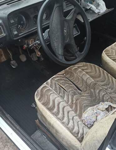 Белый ВАЗ 2105, объемом двигателя 1.5 л и пробегом 100 тыс. км за 850 $, фото 14 на Automoto.ua