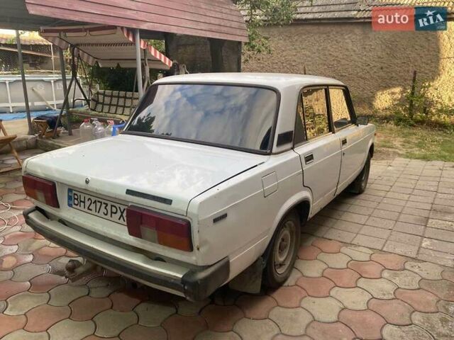 Белый ВАЗ 2105, объемом двигателя 1.45 л и пробегом 250 тыс. км за 1200 $, фото 1 на Automoto.ua
