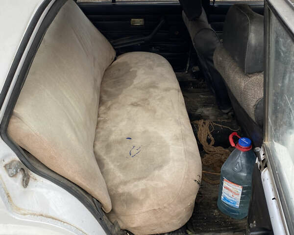 Білий ВАЗ 2105, об'ємом двигуна 1.5 л та пробігом 600 тис. км за 550 $, фото 7 на Automoto.ua