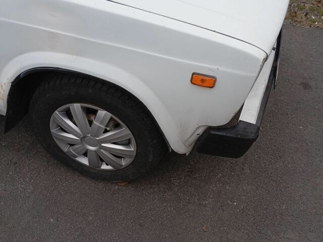 Білий ВАЗ 2105, об'ємом двигуна 1.5 л та пробігом 180 тис. км за 900 $, фото 3 на Automoto.ua