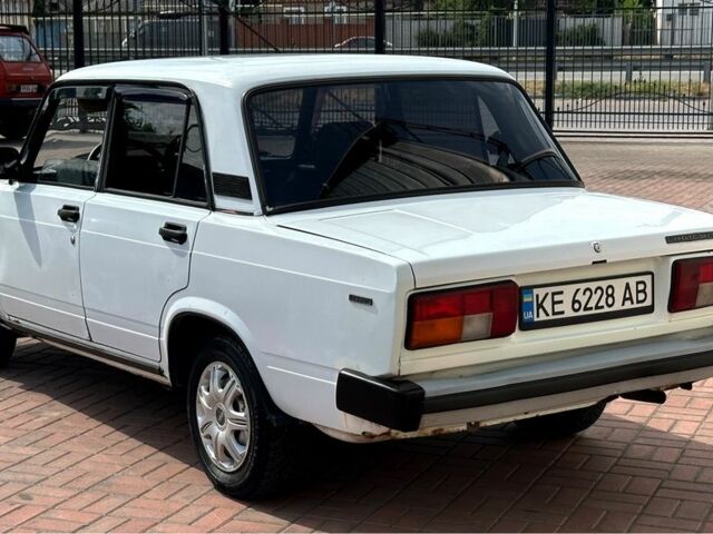 Белый ВАЗ 2105, объемом двигателя 1.5 л и пробегом 180 тыс. км за 650 $, фото 1 на Automoto.ua
