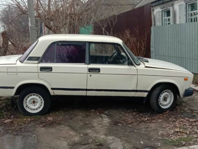 Белый ВАЗ 2105, объемом двигателя 1.5 л и пробегом 222 тыс. км за 376 $, фото 4 на Automoto.ua