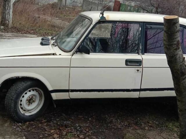 Белый ВАЗ 2105, объемом двигателя 1.5 л и пробегом 222 тыс. км за 376 $, фото 5 на Automoto.ua
